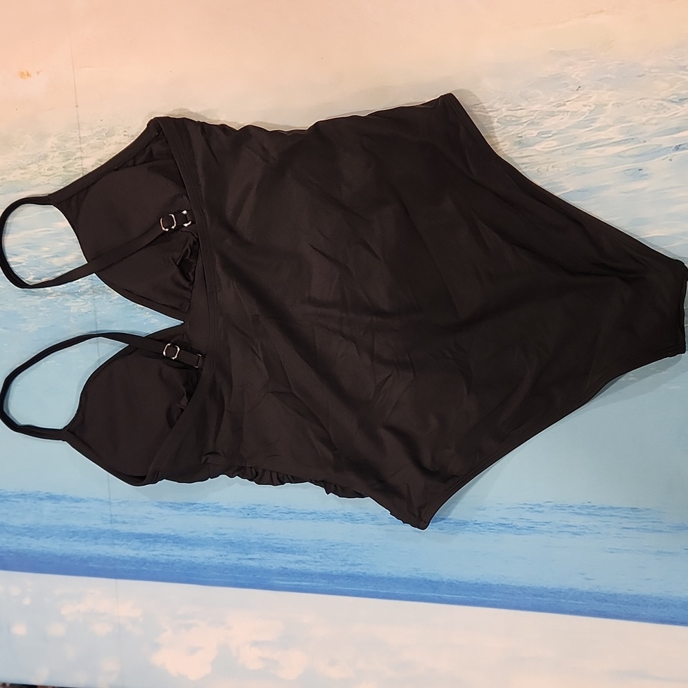CUPSHE Classic Black One-Piece Swimsuit - Picture 4 of 5
